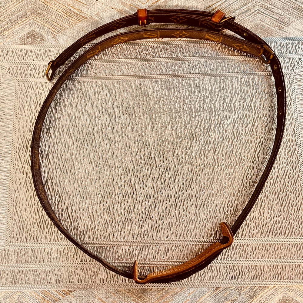Louis Vuitton Strap Unversal Ajustabile size.
The price Is For 1 strap only!! - Picture 6 of 16